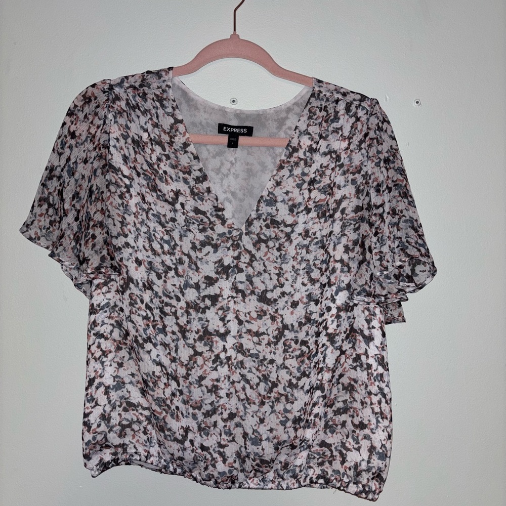 Express Women's V-Neck Floral Blouse - Black and Pink